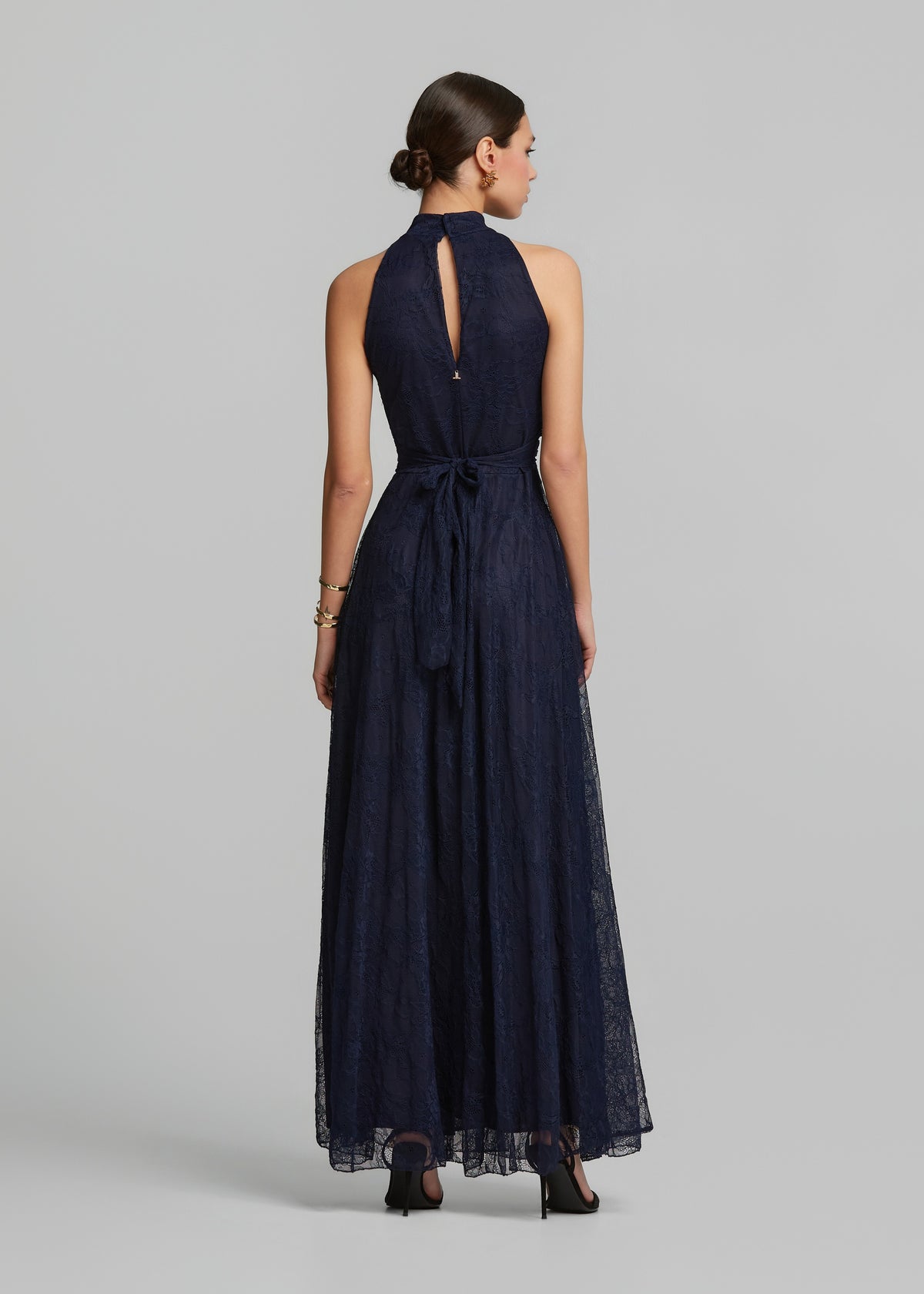 Μάξι φόρεμα με halter neck από δαντέλα