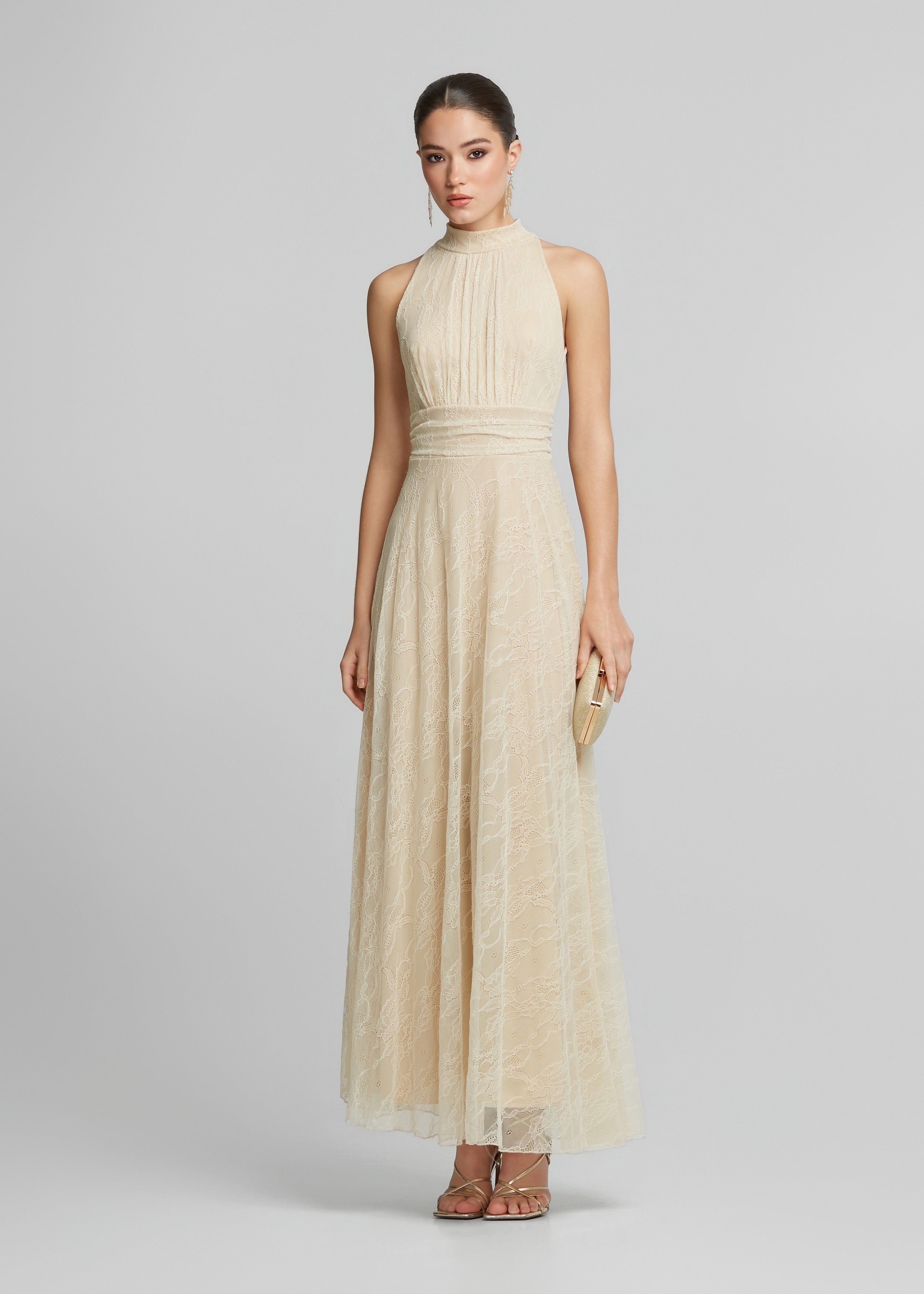 Μάξι φόρεμα με halter neck από δαντέλα