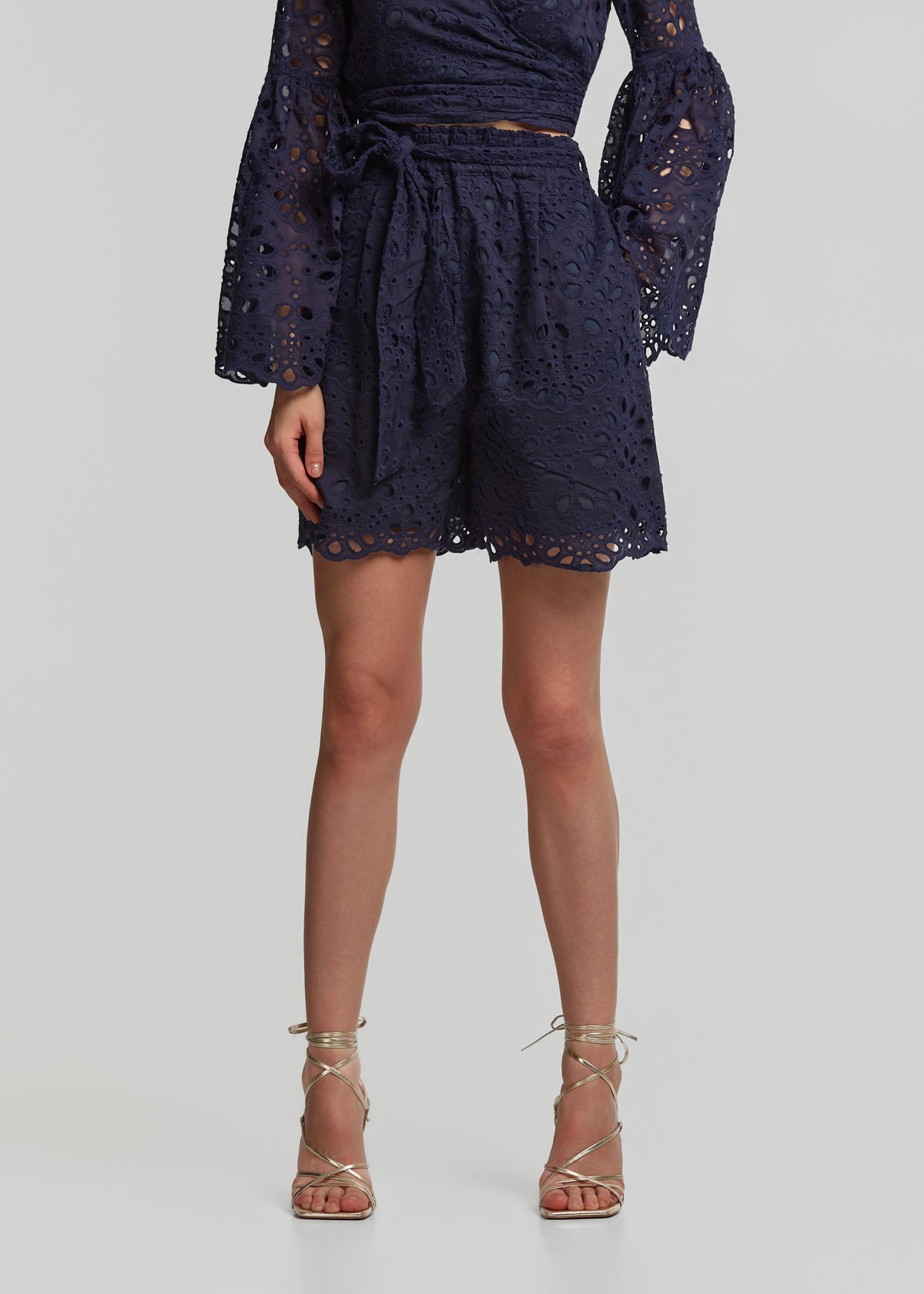 Σόρτς από δαντέλα broderie