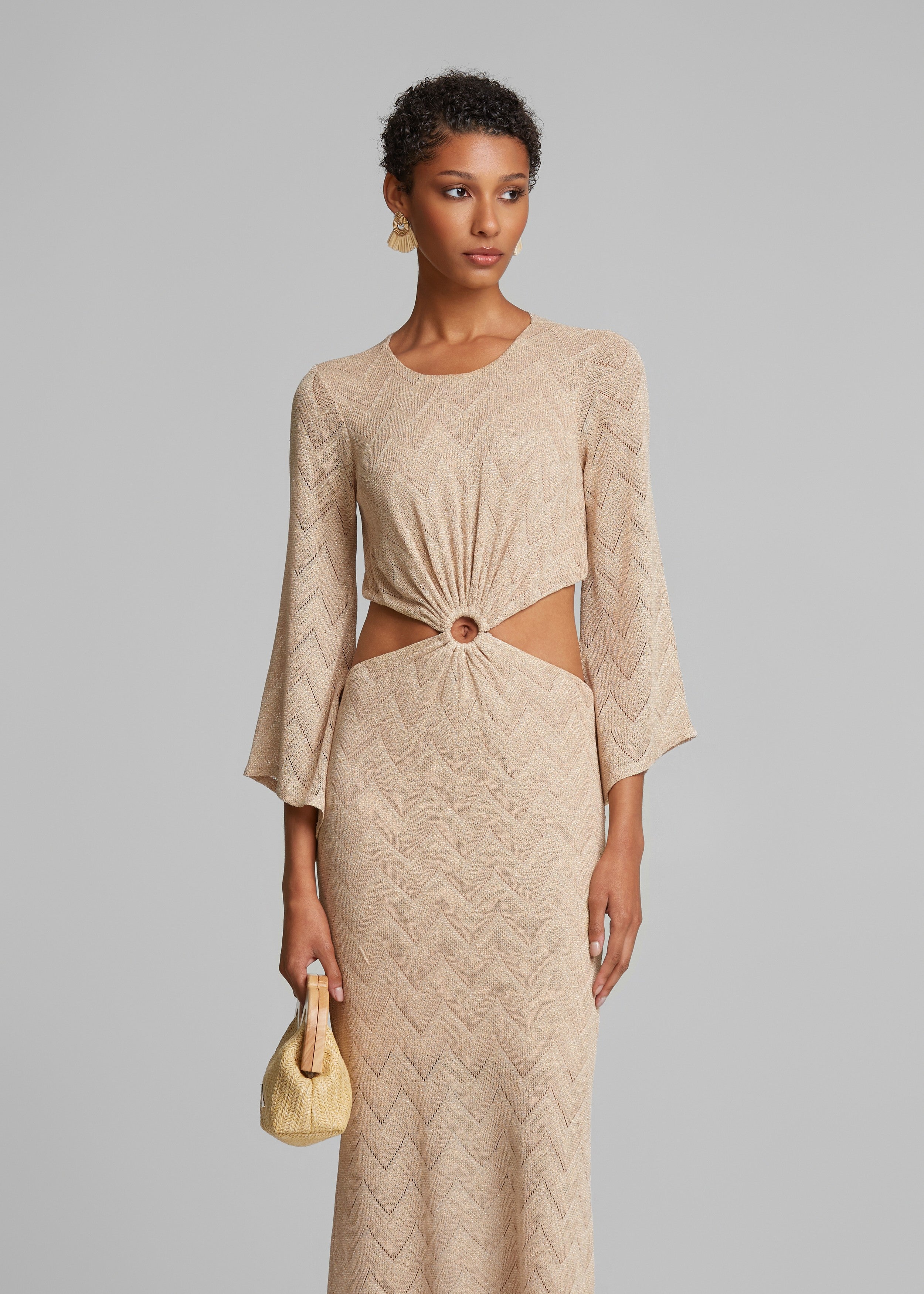 Πλεκτό μακρυμάνικο φόρεμα με cut out