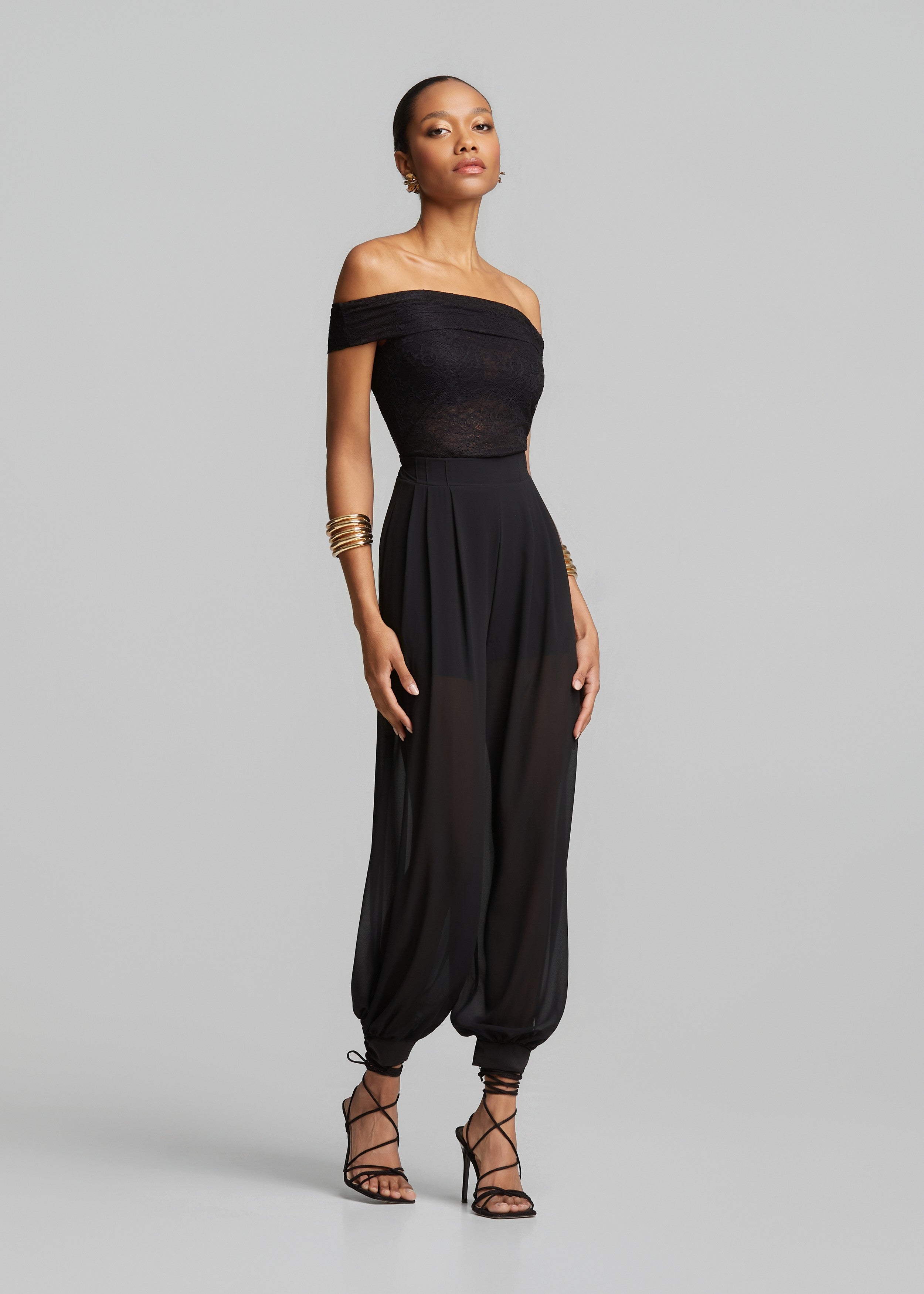 Off shoulder μπλούζα από δαντέλα