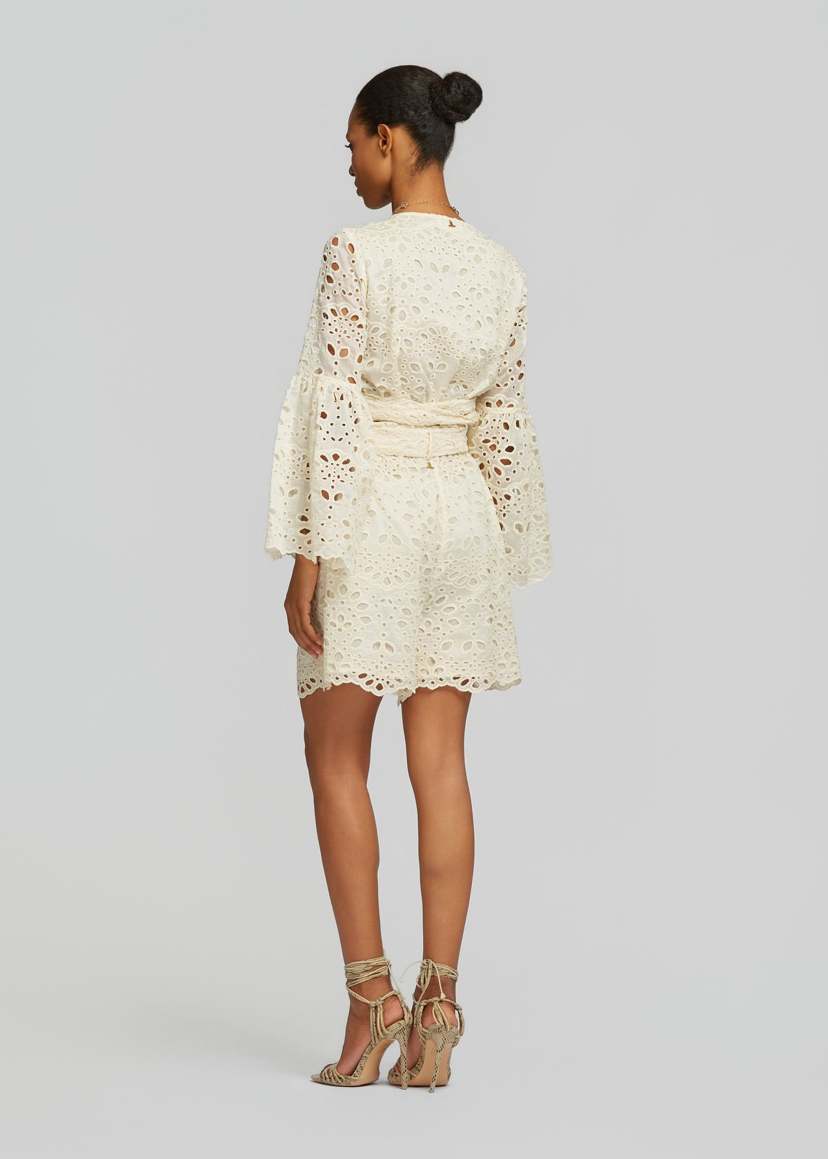 Σόρτς από δαντέλα broderie