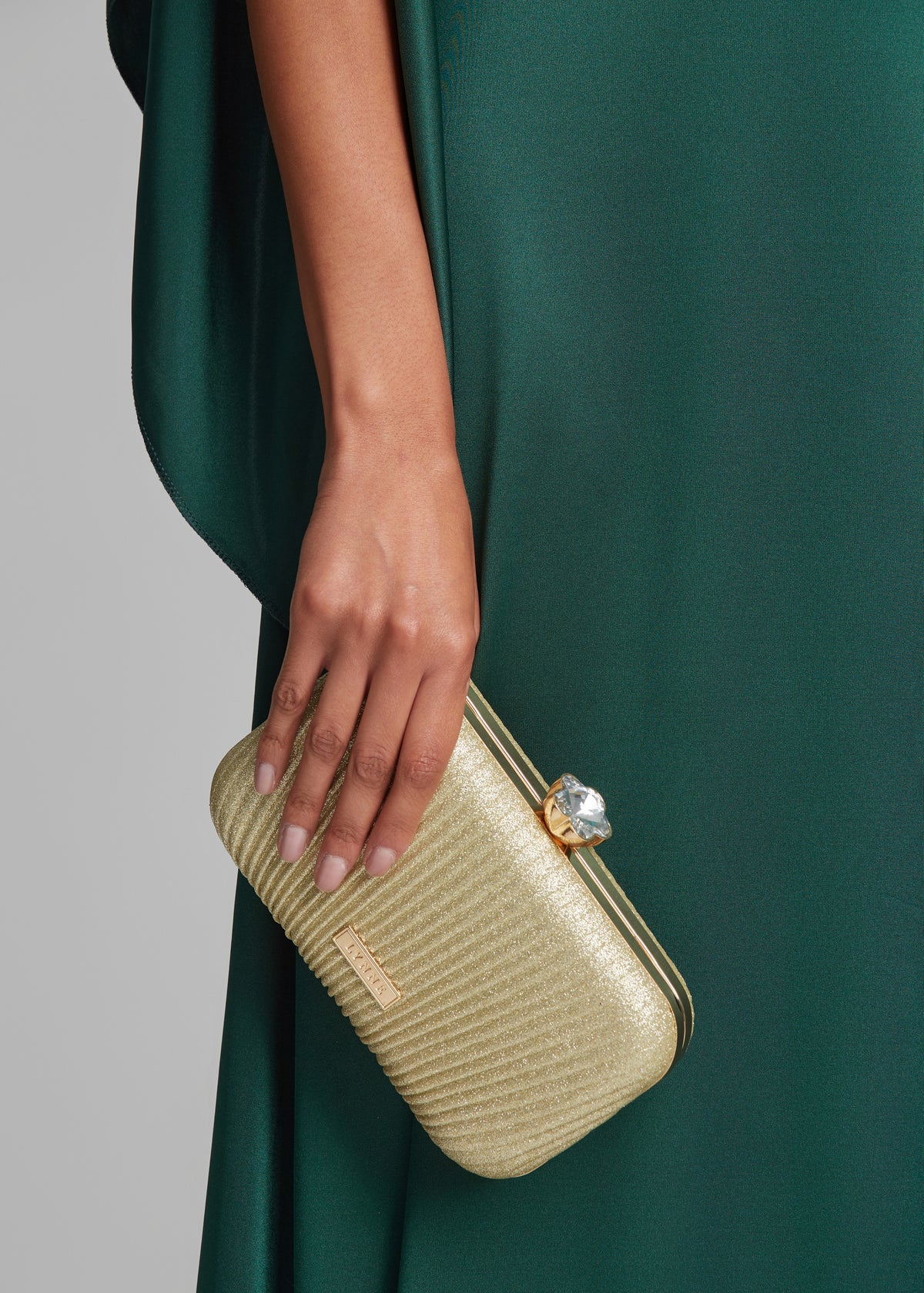 Μεταλλιζέ clutch τσαντάκι με κούμπωμα στρας