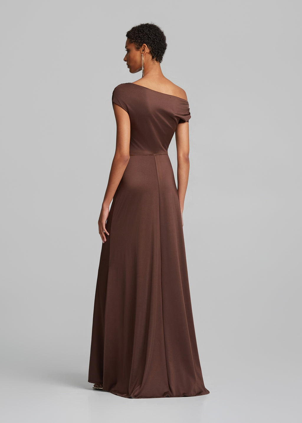 Ντραπέ off shoulder φόρεμα σε σατέν όψη
