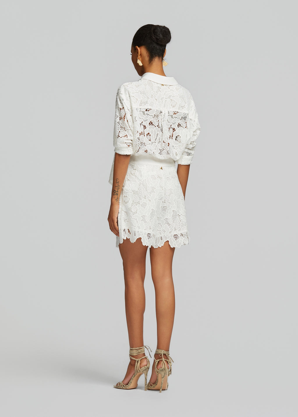 Σόρτς από δαντέλα broderie