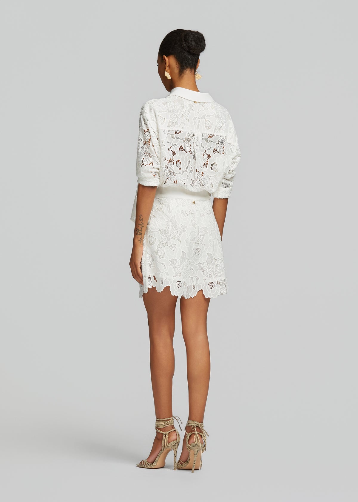 Σόρτς από δαντέλα broderie