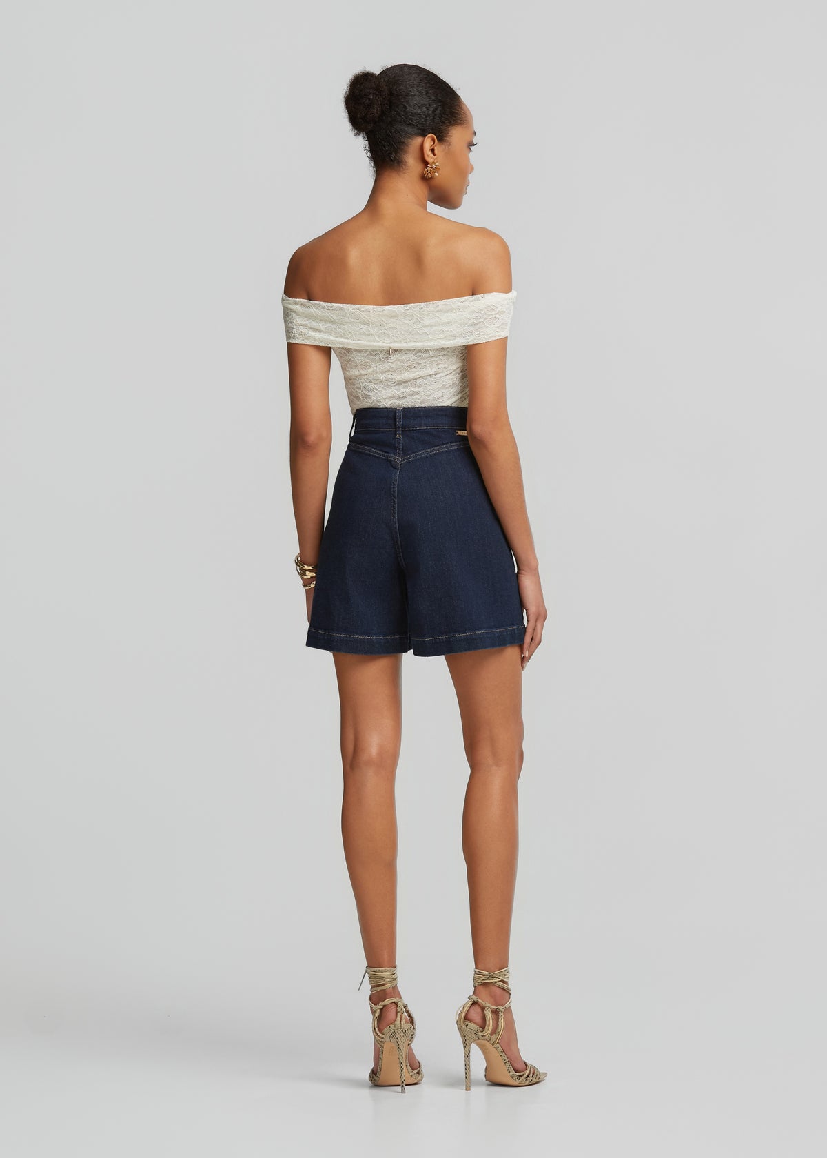 Off shoulder μπλούζα από δαντέλα
