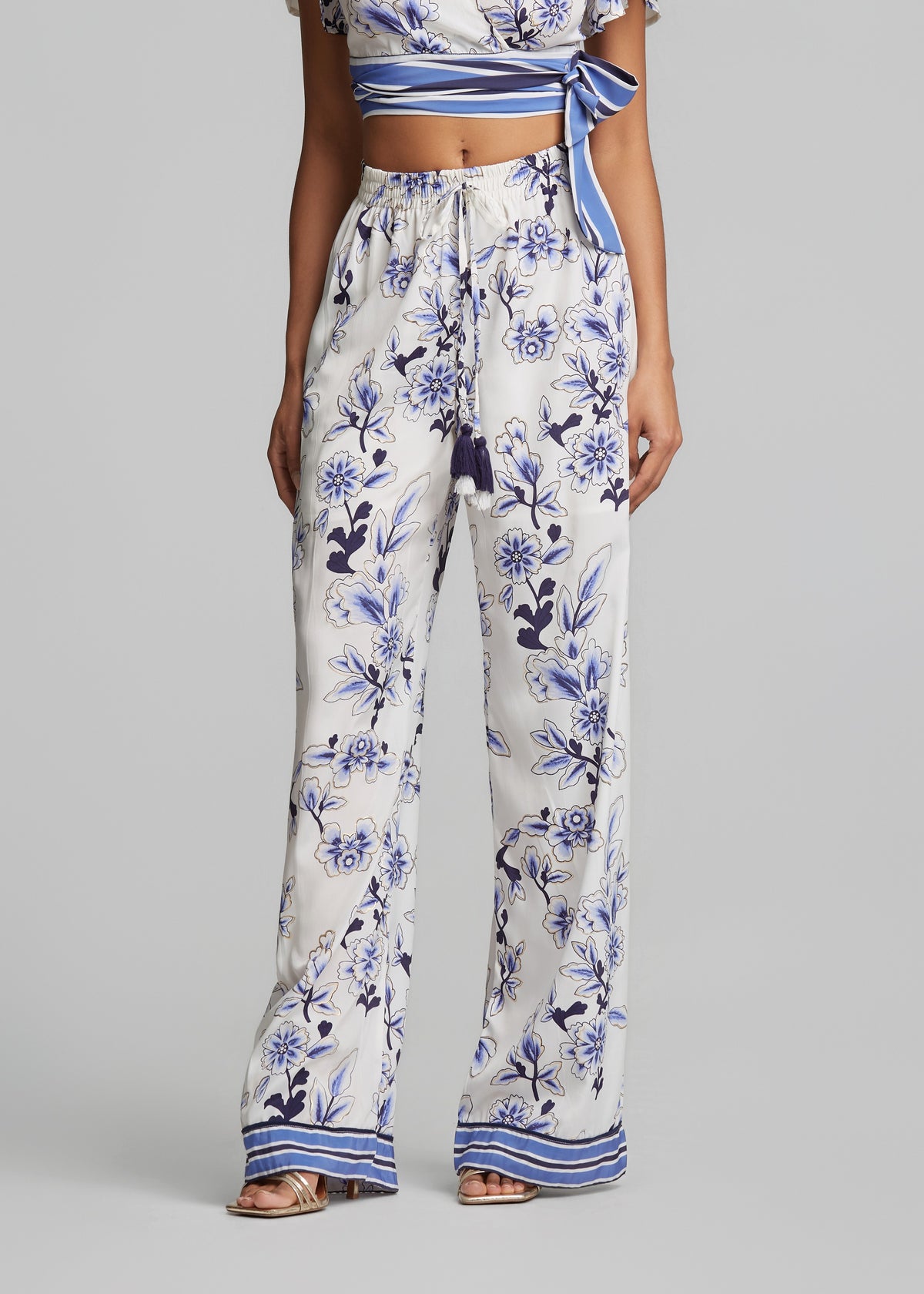 Εμπριμέ παντελόνι σε ίσια γραμμή