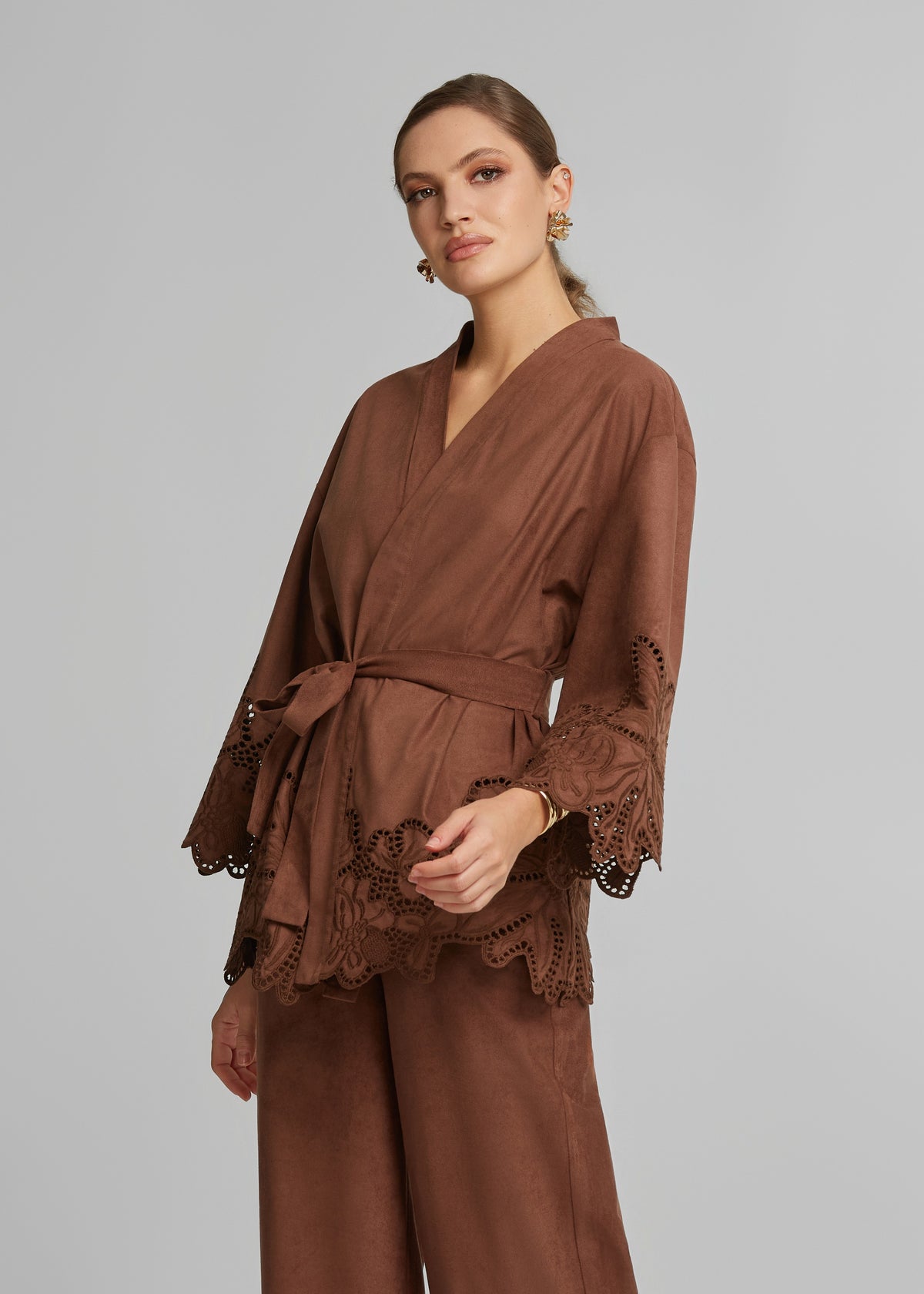 Ζακέτα με σουέτ όψη και laser cut