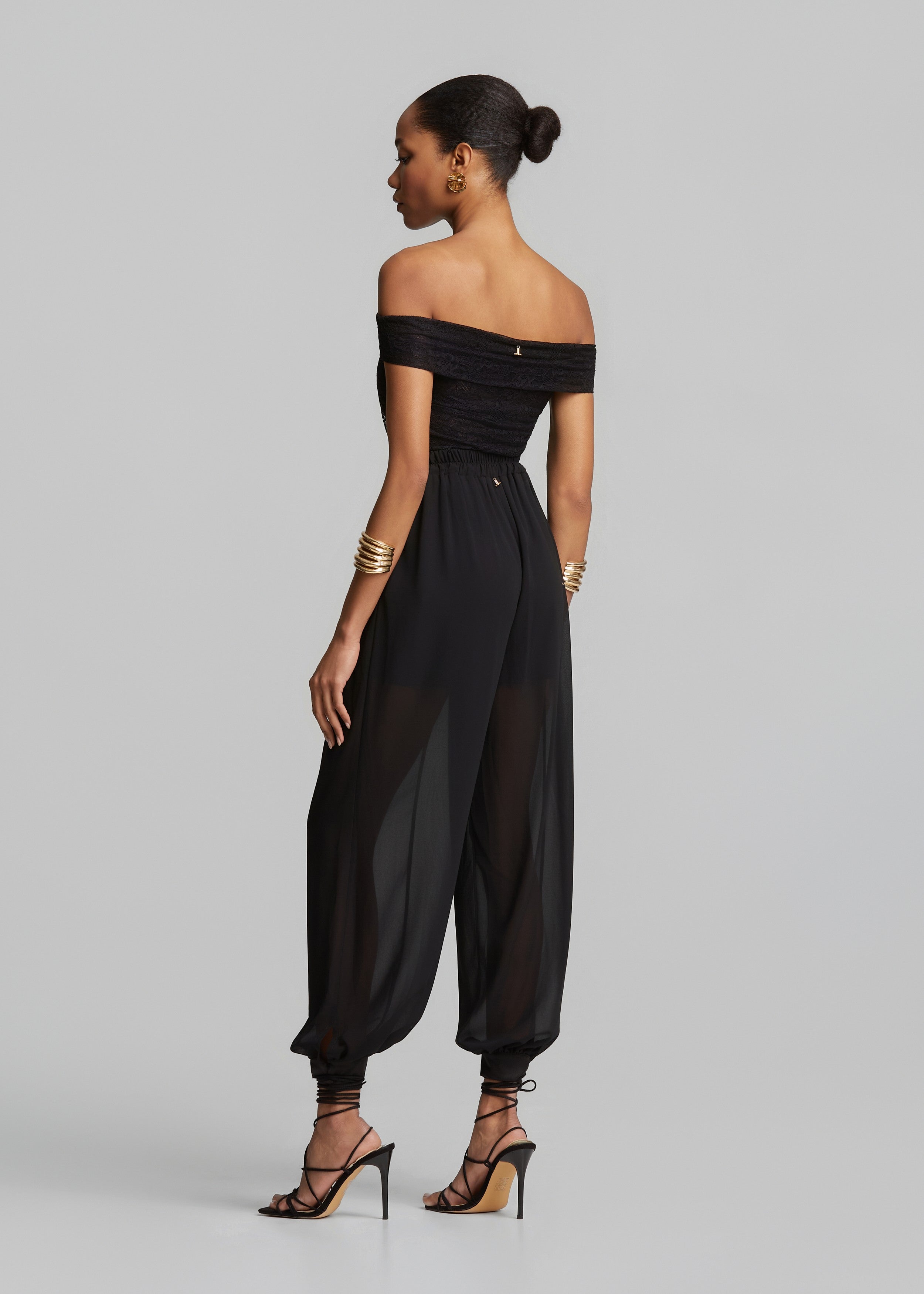 Off shoulder μπλούζα από δαντέλα